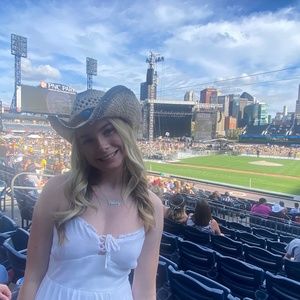 Meet your Posher, Felicity